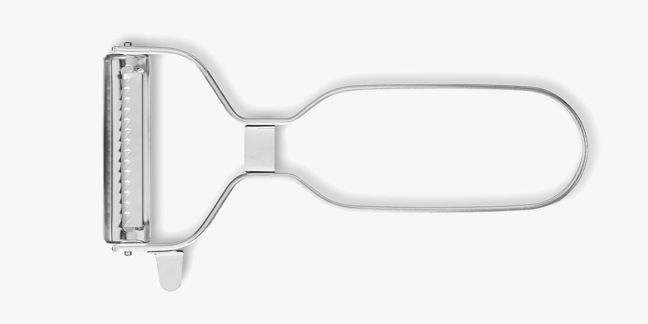 ARCOS Professional Peeler for Fruits and Vegetables. 5.5 Inch Stainless Steel Kitchen Tool for Precise Cutting. Chef's Gadget with Ergonomic Polypropylene Handle. Red Color