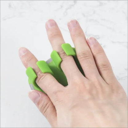 Finger Grip Vegetable Peeler – Ergonomic Silicone Thumb Peeling Tool for Potatoes, Carrots, Cucumber & More | Compact Handheld Fruit & Veggie Skin Remover (Green/Black)