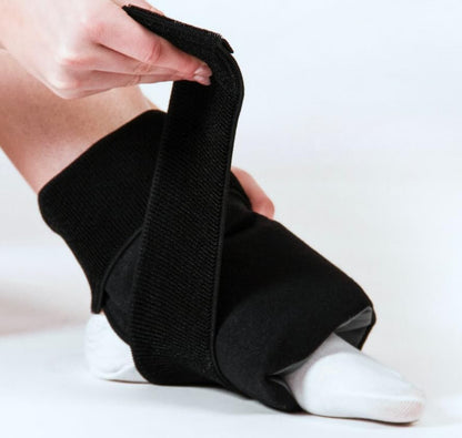 Cold and Hot Therapy Wrap, Black, Latex-Free, Non-Toxic, for Back, Abdomen, Hip, Sports Injury Prevention, Recovery (Back/Abdomen). kit Includes Flexible Gel Compress, Sleeve and Strap.