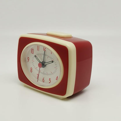 Red Small Alarm Clock Small Silent Quartz Movement Analogue Alarm Clock Vintage Classic Style Battery Powered