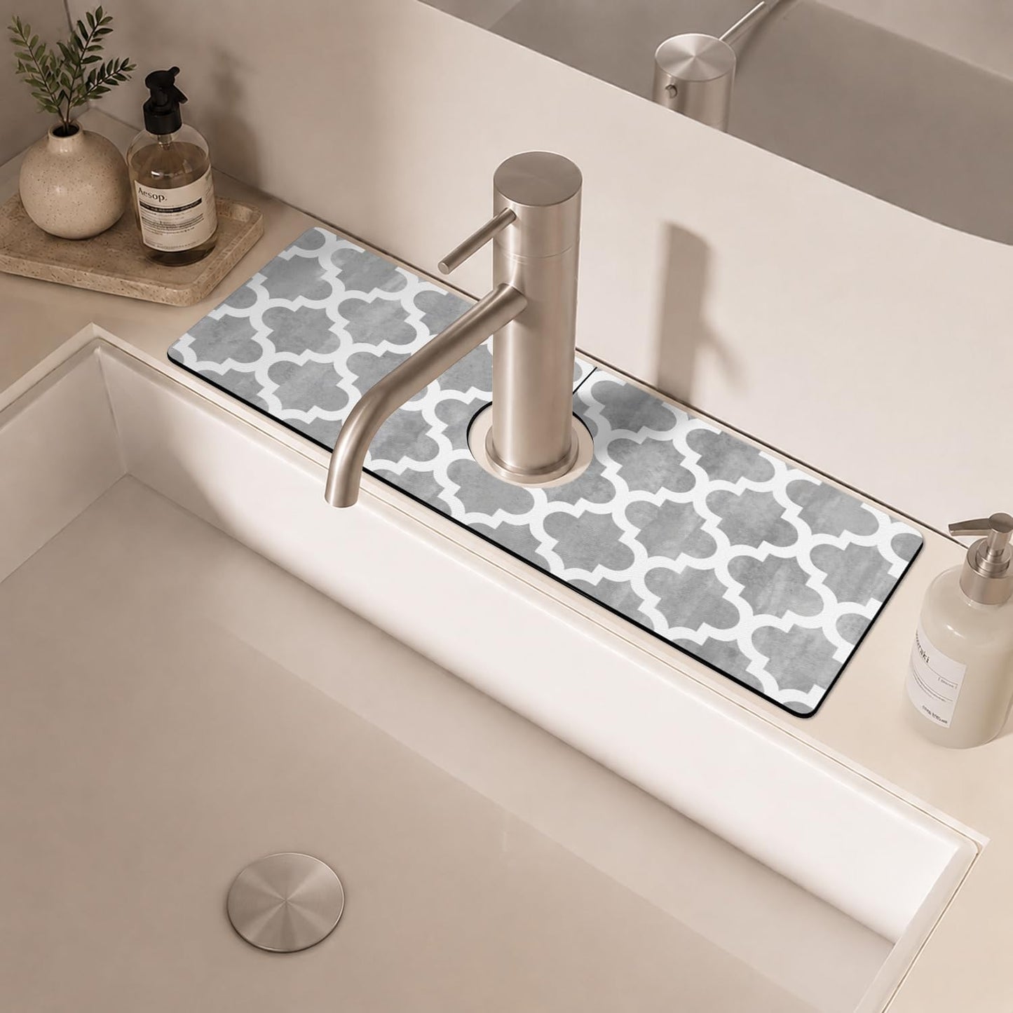 Light Brown White Checkered Kitchen Sink Splash Guard Faucet Mat,Faucet Non-Slip Absorbent Mat,Farmhouse Sink Splash Guard Behind Faucet for Kitchen Bathroom, 15"x5.5"