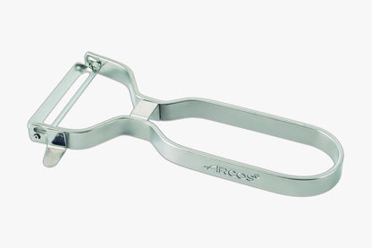 ARCOS Professional Peeler for Fruits and Vegetables. 5.5 Inch Stainless Steel Kitchen Tool for Precise Cutting. Chef's Gadget with Ergonomic Polypropylene Handle. Red Color