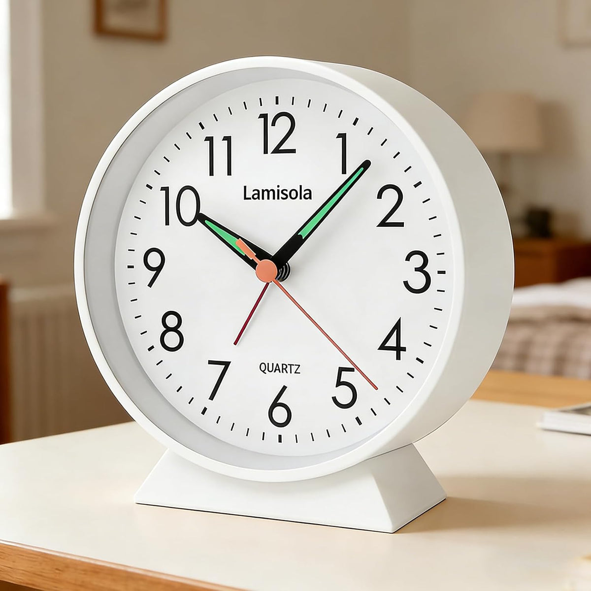 4.5 Inch Small Desk Clock Battery Analog Alarm Clock for Bedroom, Black