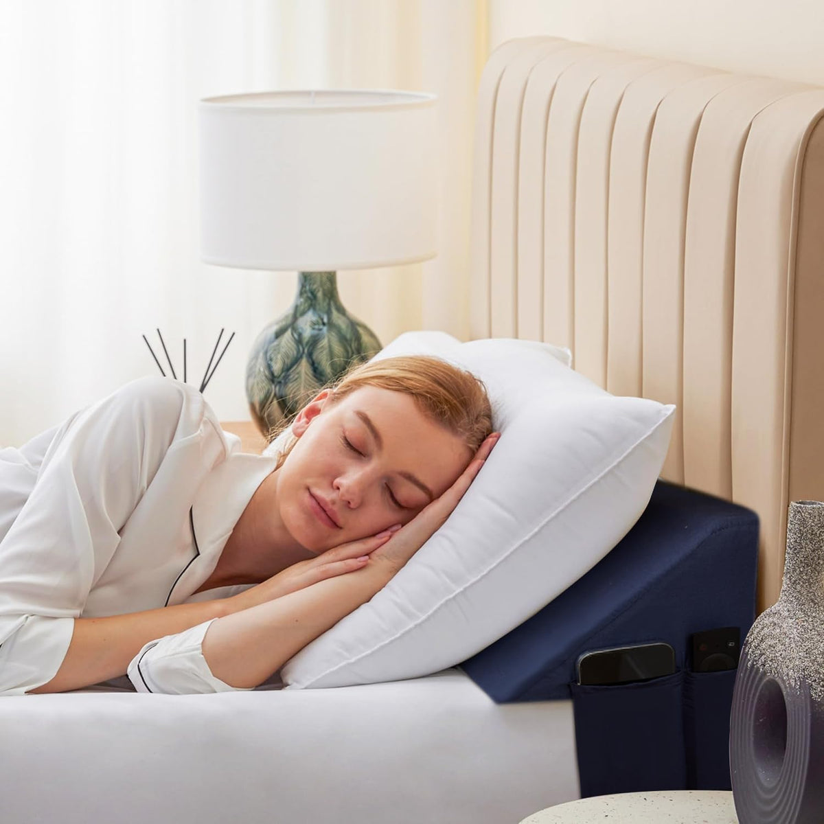Bedluxe King Bed Wedge Pillow for Headboard, Fill The Gap (0-7")