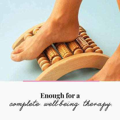 tuuli Accessories - Wooden Foot Massager, Grooved Muscle Roller, Helps Ease Muscle Tension, Supports Blood Circulation, Natural Wood Therapy Massage Tools | 2-piece set, sturdy massage board 29 x 24.5 cm, compact 20 x 5 cm foot roller, beech wood