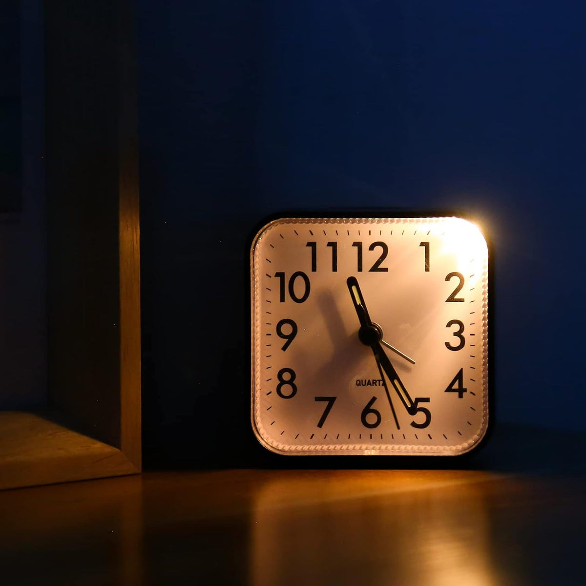 Analog Alarm Clock, Silent Non Ticking Table Clock, Travel Bedside Clock with Snooze, Night Light, Ascending Beep Sounds, Battery Operated Loud Small Clocks for Bedroom Travel Office, Black