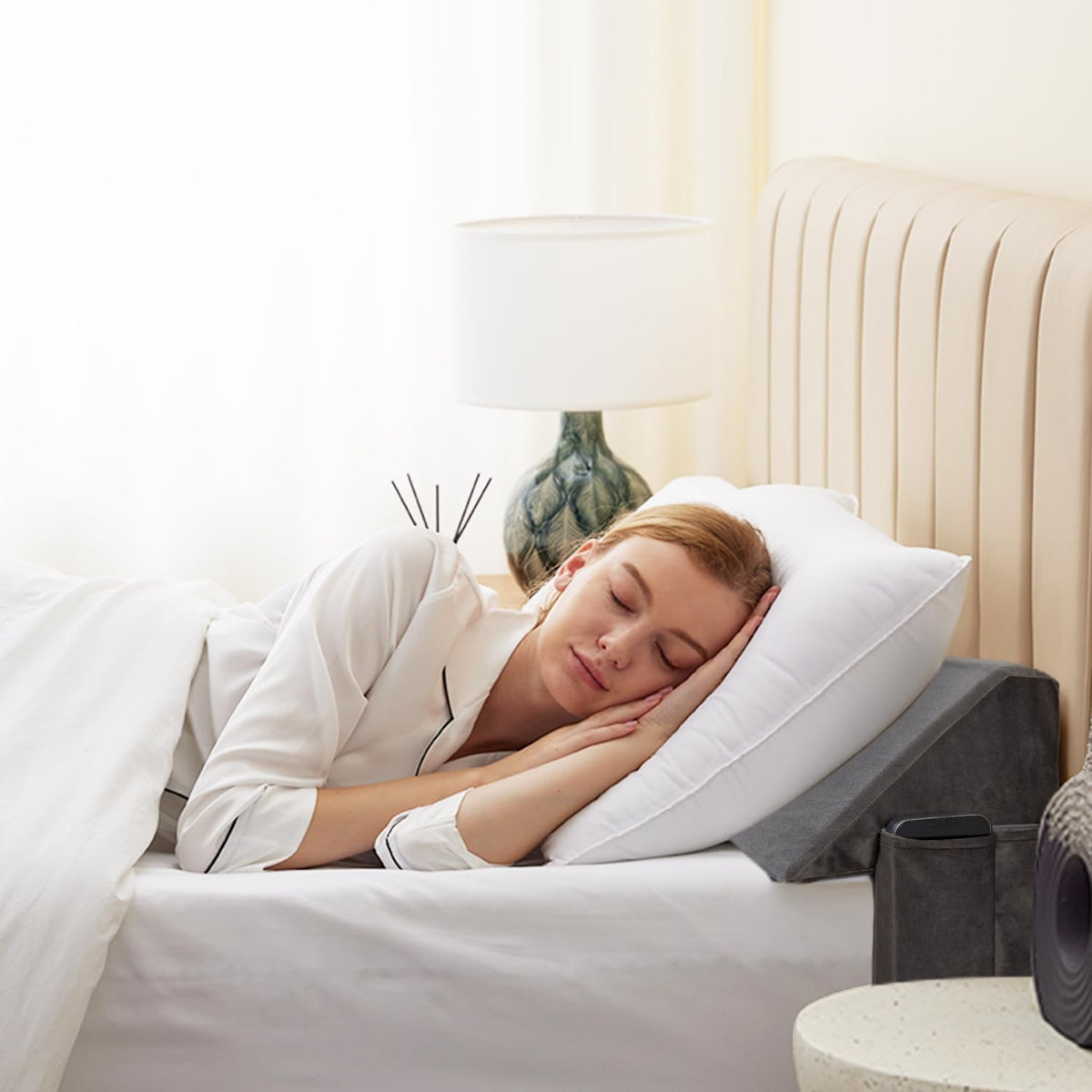 Bedluxe King Bed Wedge Pillow for Headboard, Fill The Gap (0-7")