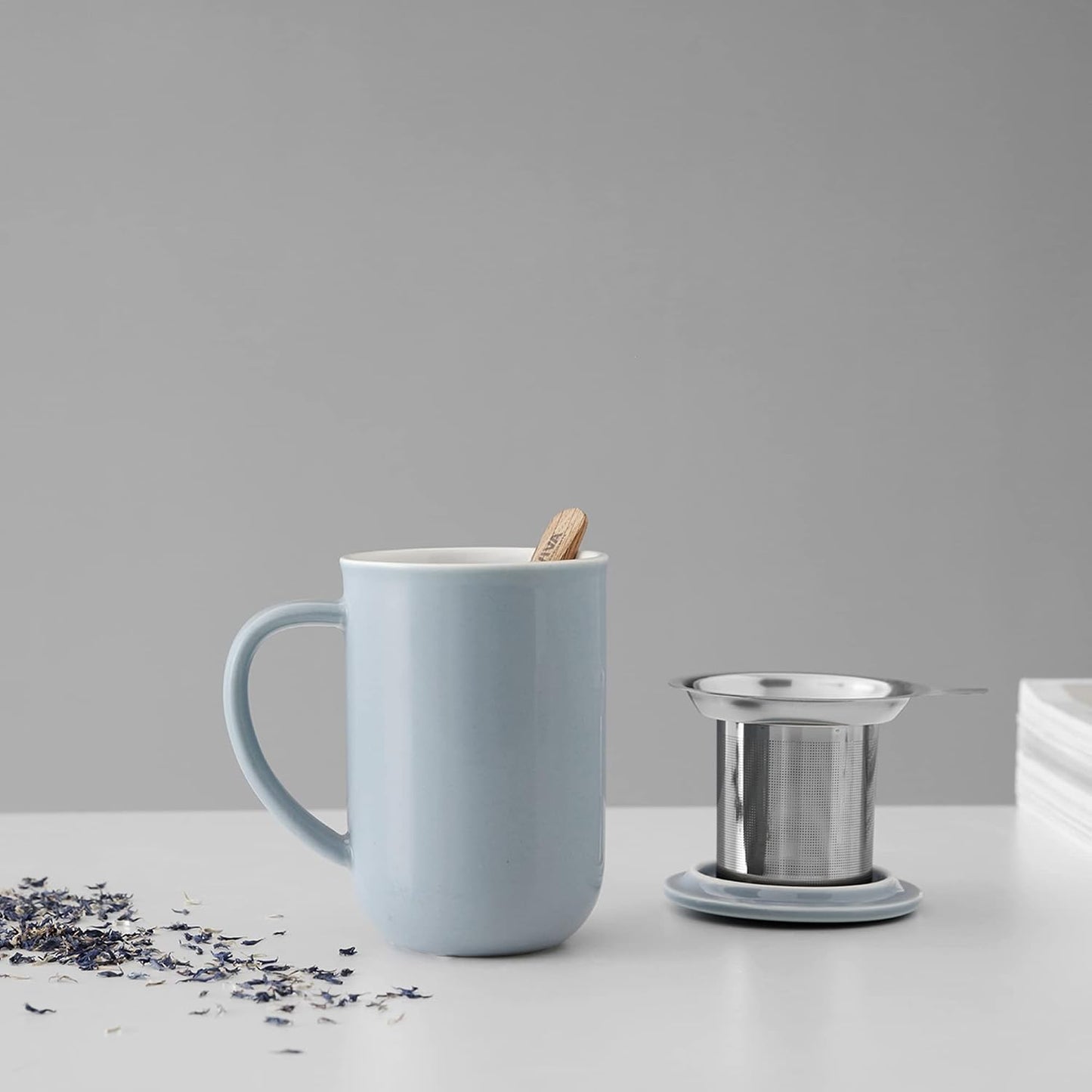 VIVA Minima Balance Porcelain Tea Cup with Infuser and Lid, Dishwasher Safe Stainless Steel Tea Infuser Mug for Loose Leaf Tea Brewing, 17 oz / 500 ml - Hazy Blue