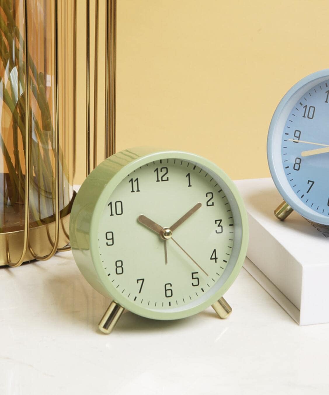 SHISEDECO Small Analog Alarm Clock, Battery Operated Desk Clock, White