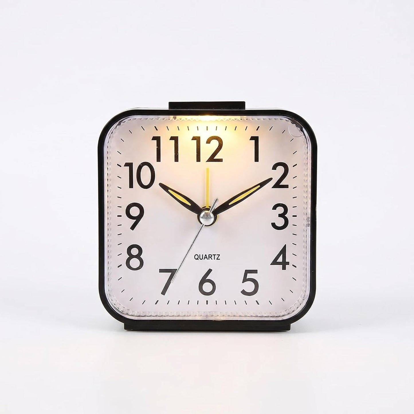 Small Analog Alarm Clock Battery Operated with Warm Glow Nightlight, Silent Non-Ticking Quartz Desk Clock, Easy-to-Read Dial, Battery Powered Travel Table Clock for Bedroom, Students, Office（black)