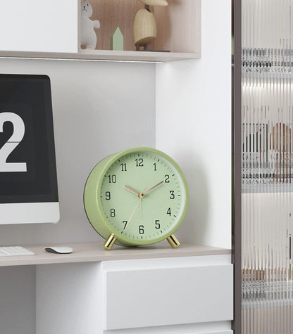 SHISEDECO Small Analog Alarm Clock, Battery Operated Desk Clock, White