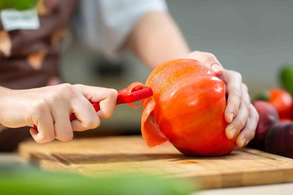 ARCOS Professional Peeler for Fruits and Vegetables. 5.5 Inch Stainless Steel Kitchen Tool for Precise Cutting. Chef's Gadget with Ergonomic Polypropylene Handle. Red Color