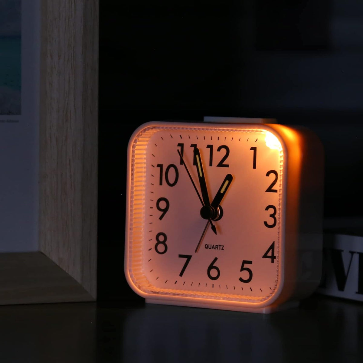 Analog Alarm Clock, Silent Non Ticking Table Clock, Travel Bedside Clock with Snooze, Night Light, Ascending Beep Sounds, Battery Operated Loud Small Clocks for Bedroom Travel Office, Black