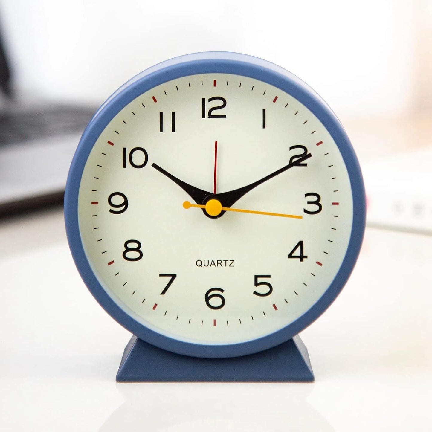 SHISEDECO Small Antique Retro Analog Alarm Clock, 4.5" Desk Clock, Pink | Small Silent Bedside Deskclock with Light Function, Non-Ticking Tableclock Decor for Living Room, Bedroom, Bedside, Shelf