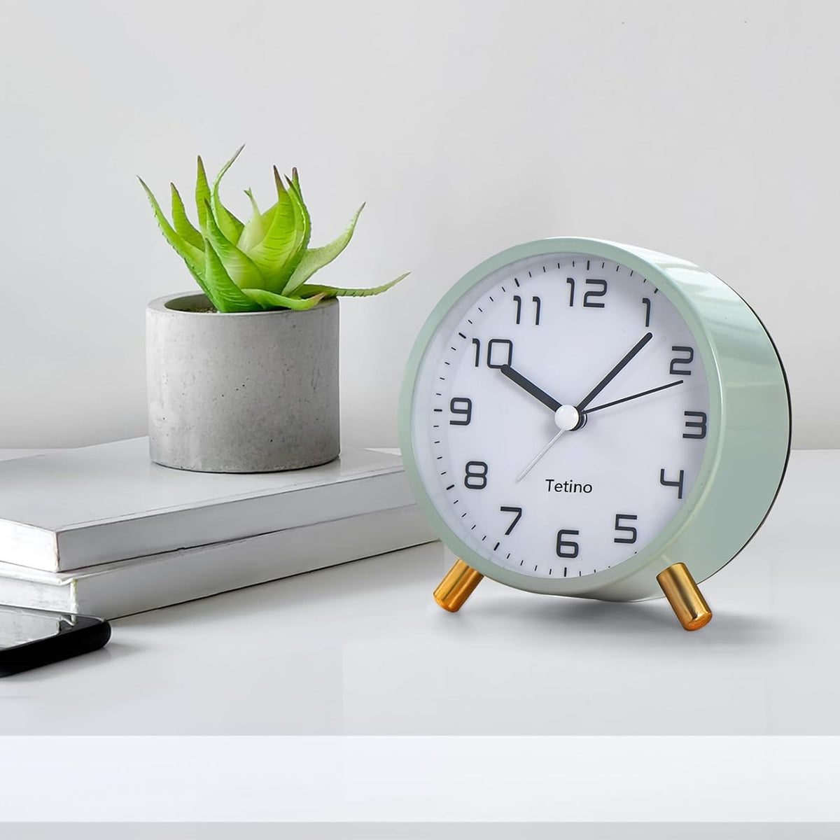 Tetino Analog Alarm Clocks,Retro Metal Desk Silent Non Ticking Small Clock with Night Light,Battery Operated,Simple Design,for Bedrooms, Bedside,Office,Home Décor (Green)