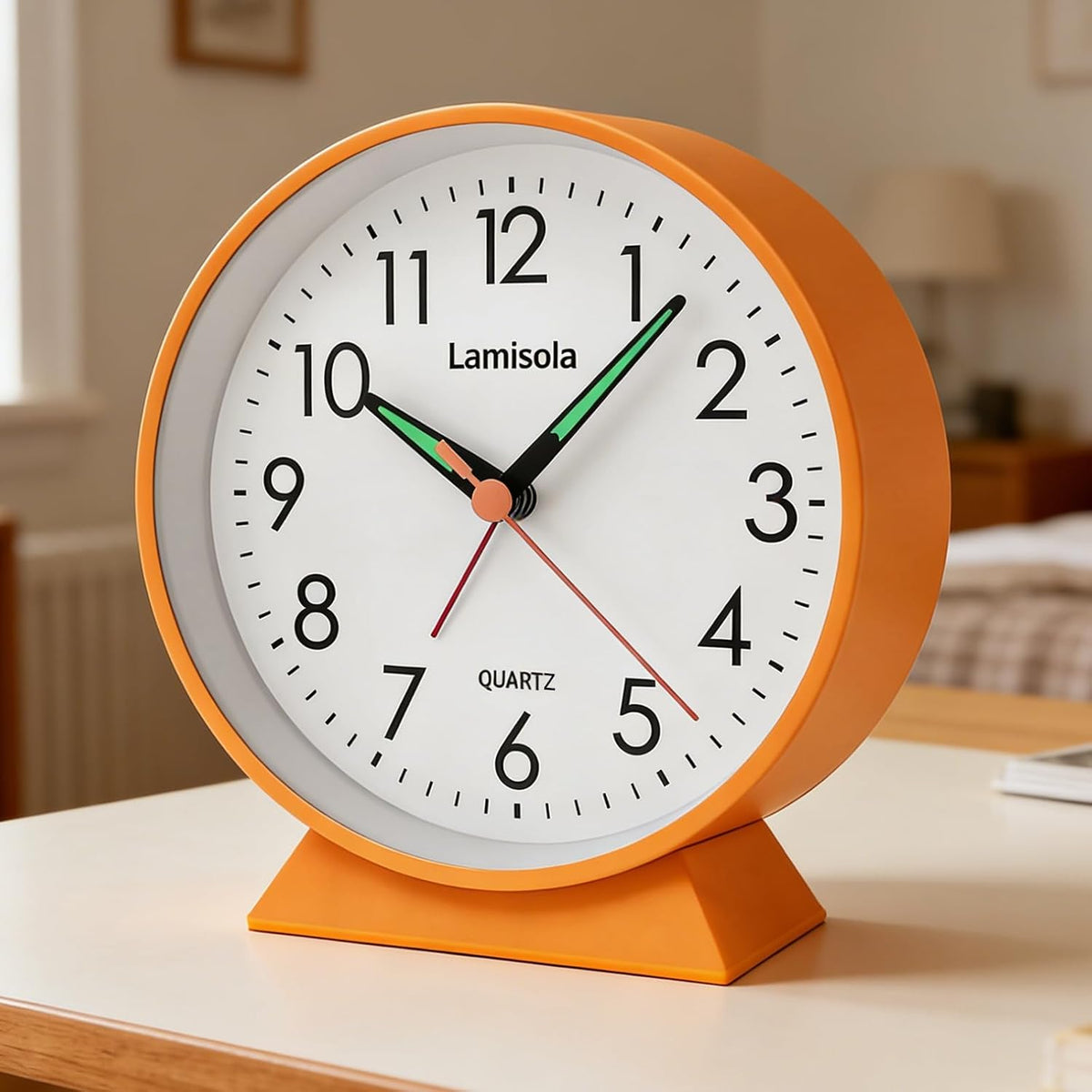 4.5 Inch Small Desk Clock Battery Analog Alarm Clock for Bedroom, Black