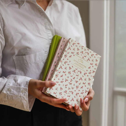 Intelligent Change The Five Minute Journal - Original Daily Gratitude Journal for Women & Men - Mindfulness, Happiness & Daily Reflection - Undated Planner - Affirmation Journal - Gifts for Women