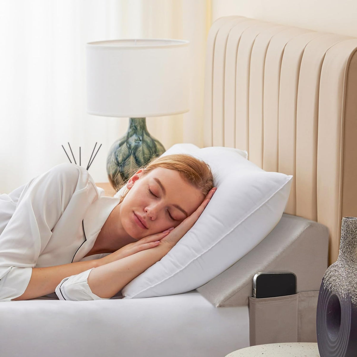 Bedluxe King Bed Wedge Pillow for Headboard, Fill The Gap (0-7")