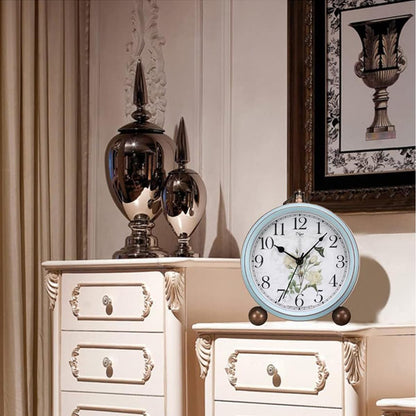 Maxspace 5.2in Analog Clock, Retro Silent Desk Clock Non-Ticking & Battery Operated with Quartz Movement,Clock Decor for Bedroom Living Room