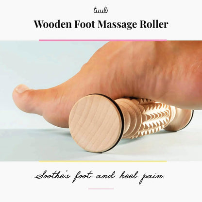 tuuli Accessories - Wooden Foot Massager, Grooved Muscle Roller, Helps Ease Muscle Tension, Supports Blood Circulation, Natural Wood Therapy Massage Tools | 2-piece set, sturdy massage board 29 x 24.5 cm, compact 20 x 5 cm foot roller, beech wood