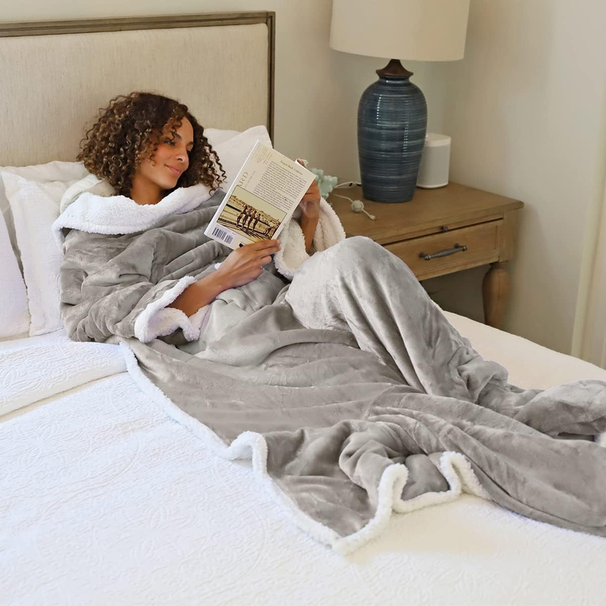 Catalonia Wearable Blanket with Sleeves & Foot Pocket for Adults | Soft Fleece Throw Wrap with Hands-Free Comfort, Perfect for Reading, TV Time & Relaxing, Christmas Gift for Women & Men
