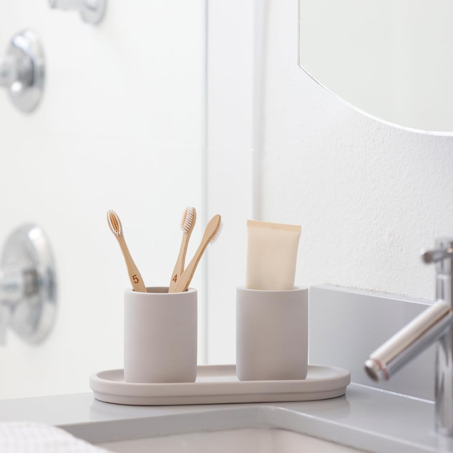 Diatomite Drying Stone Toothbrush Holder, Modern Ceramic-Look Countertop Cup with Drainage for Bathroom, Quick Drying Electric Toothbrush & Toothpaste Organizer, Stoneware Finish