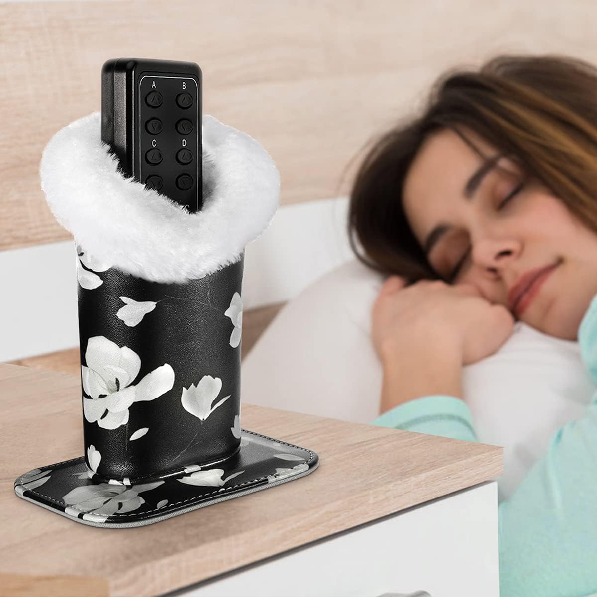 MoKo Eyeglasses Holder, Modern Velvet Plush Lined PU Leather Household Magnetic Holder Protective