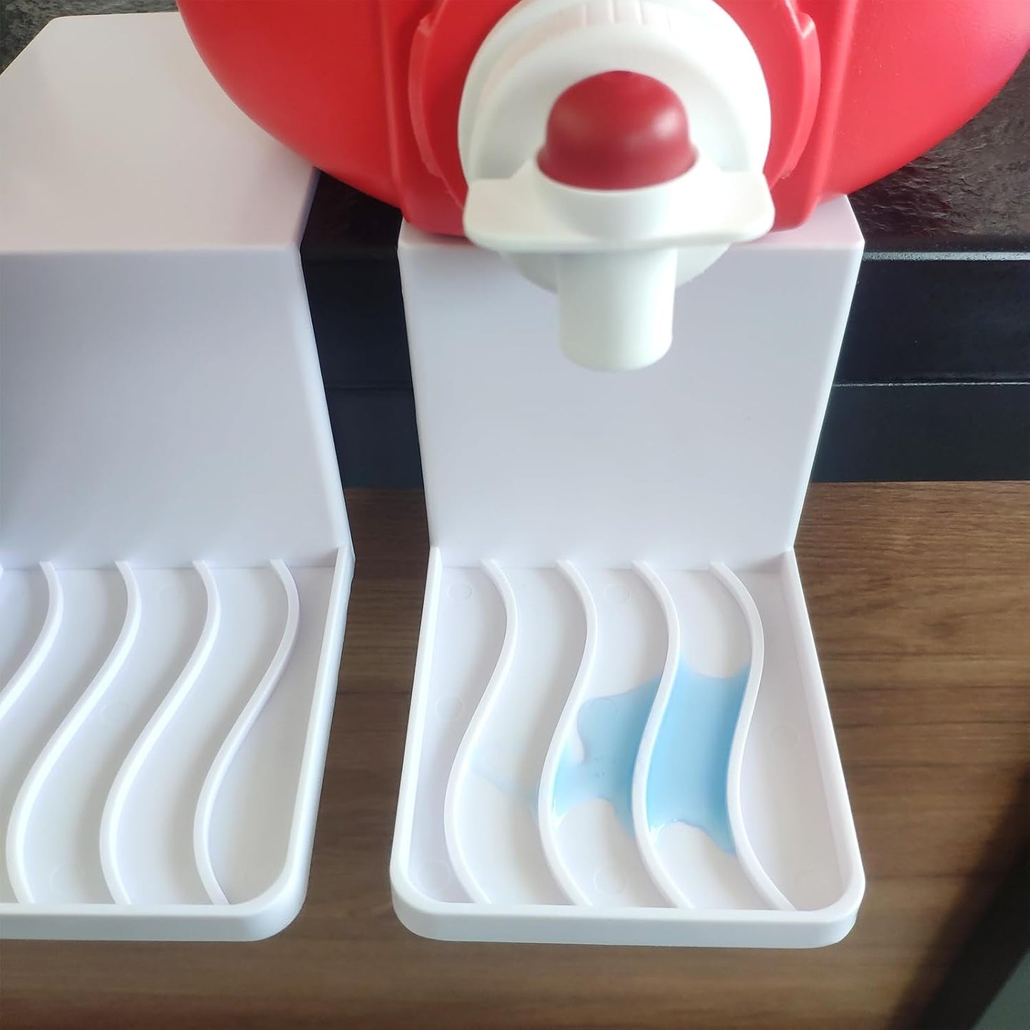 Laundry Detergent Cup Holder, Fabric Softener Soap Dispenser Drip Catcher, Liquid Spigot Container Plastic Sheet Saver Stand Station Laundry Cup Stand Container White