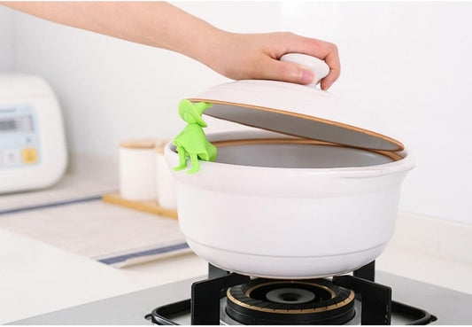 4 Pcs Pot Lid Lifter Silicone Spill Proof Lid Lifter Splash-Proof Steam Release Pan pot lid lifter Kitchen Tool Decoration Pot Lid & Cute Kitchen Accessories (Mix)