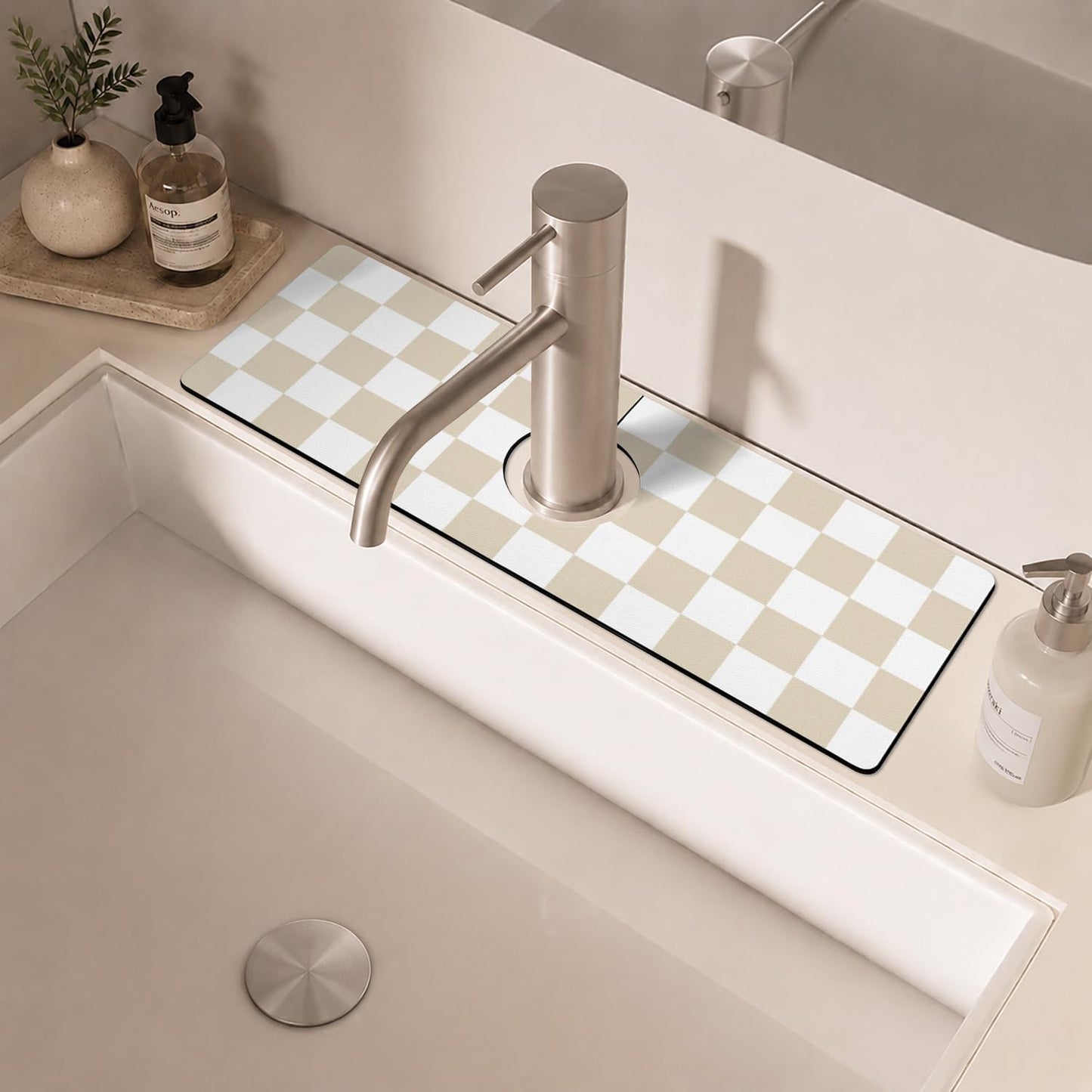 Light Brown White Checkered Kitchen Sink Splash Guard Faucet Mat,Faucet Non-Slip Absorbent Mat,Farmhouse Sink Splash Guard Behind Faucet for Kitchen Bathroom, 15"x5.5"