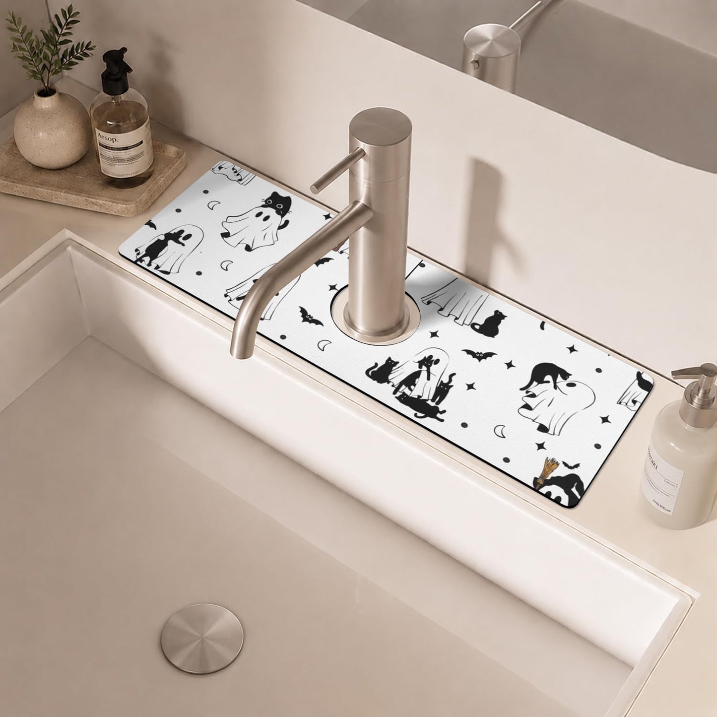 Light Brown White Checkered Kitchen Sink Splash Guard Faucet Mat,Faucet Non-Slip Absorbent Mat,Farmhouse Sink Splash Guard Behind Faucet for Kitchen Bathroom, 15"x5.5"
