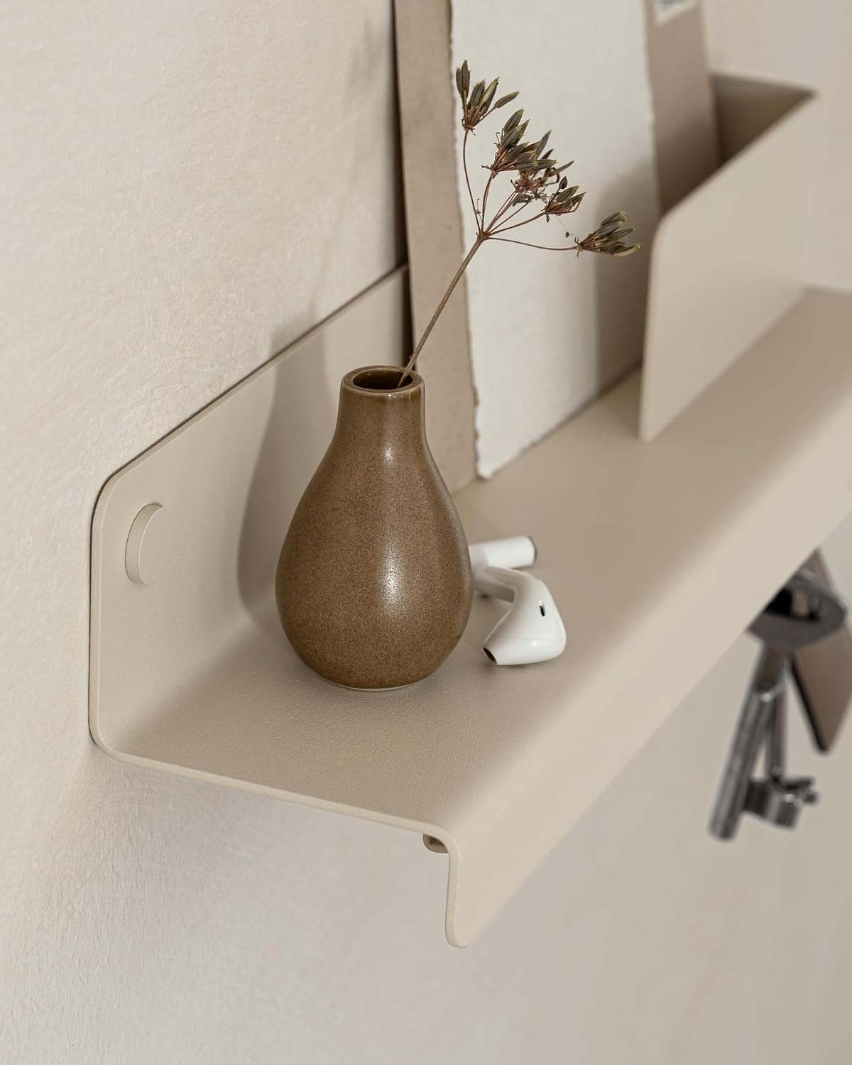 Kazai. Key Holder for Wall 'Holmsen' | Minimalist Key Hooks Design from Berlin | Modern Key Hanger with Metal Shelf | Key Hook Wall Mounted as Hallway Furniture | Sand Taupe