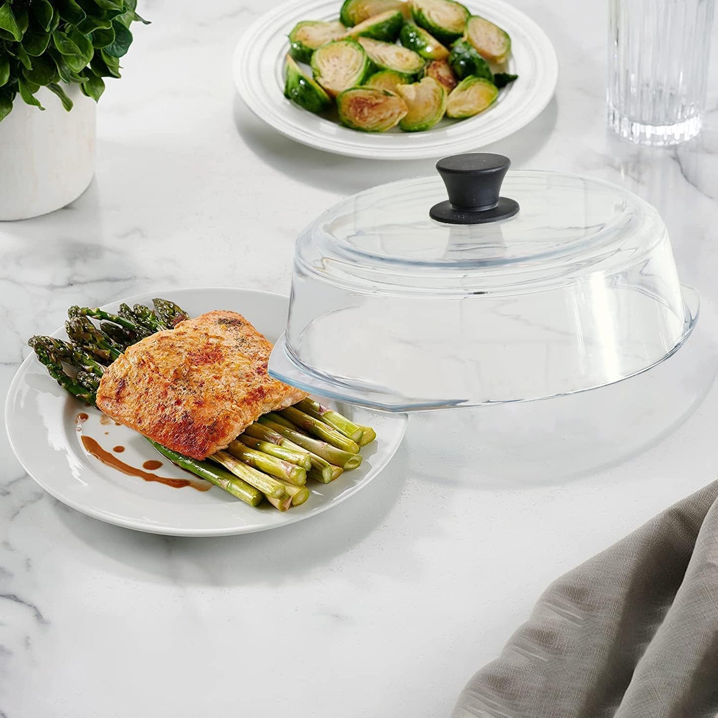 Le'raze 10inch Glass Microwave Splatter Cover for Food - 100% Food Grade BPA & Lead Free - Dishwasher Safe - Cookware & Bakeware Serving Dish Plate Mess Guard Lid with Easy Grip Silicone Handle Knob