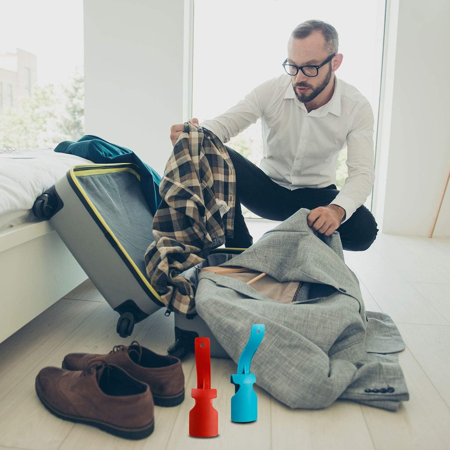 Boao 4 Pcs Lazy Shoe Helper Bulk Easy on Easy off Plastic Shoehorn | Portable Sock Short Slider, Handled Shoes Horn, Shoe Lifting Helper Tool or Men Women Kids Seniors