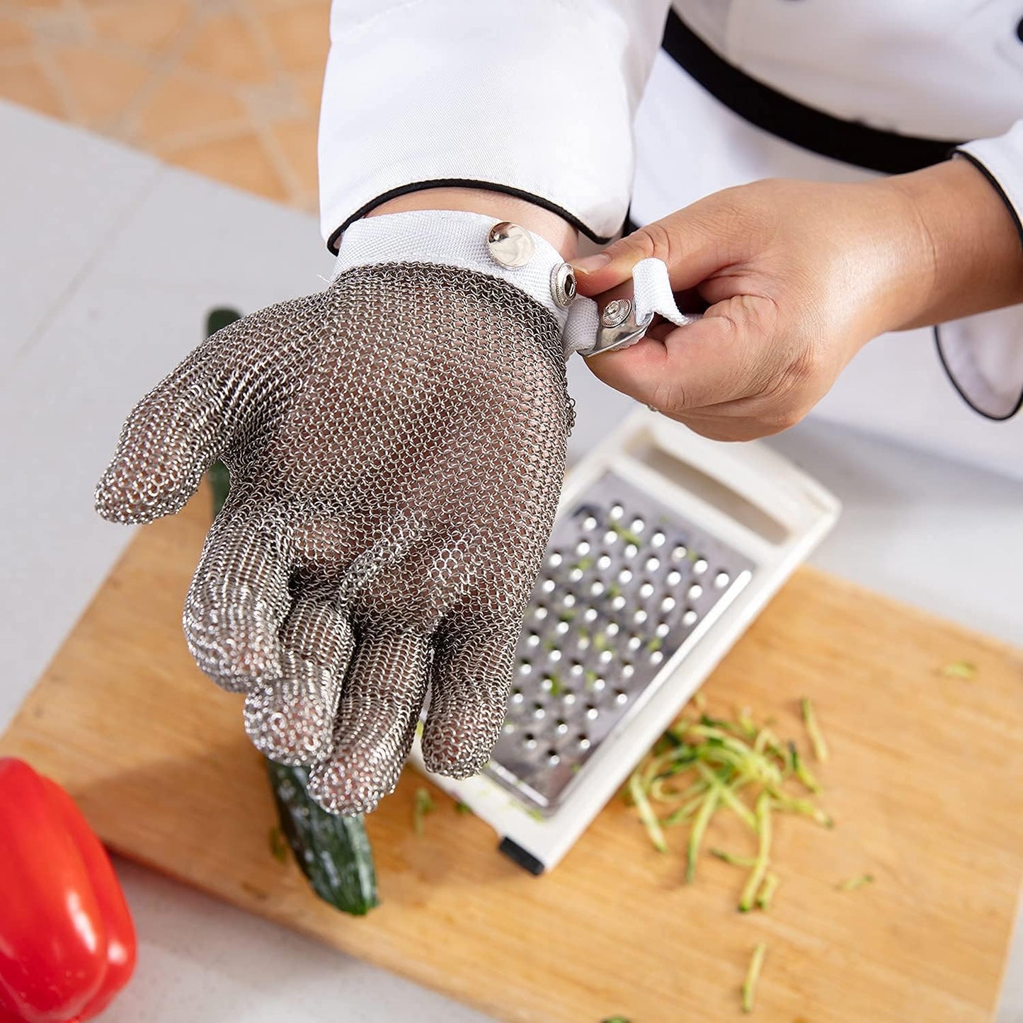 Dowellife Chainmail Glove, Cut Resistant Food Grade, Stainless Steel Mesh Metal Knife Cutting Glove for Butcher, Oyster Shucking Kitchen Mandoline Chef Slicing Fish Fillet (Medium)