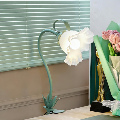 Flower Clip On Desk Lamp for Home and Dorm - Cute Floral Clip On Bedside Book Reading Light, Pink Flower Bunk Bed Lighting, Kawaii Led Flexible Gooseneck Table Lamp for Headboard with Clamp
