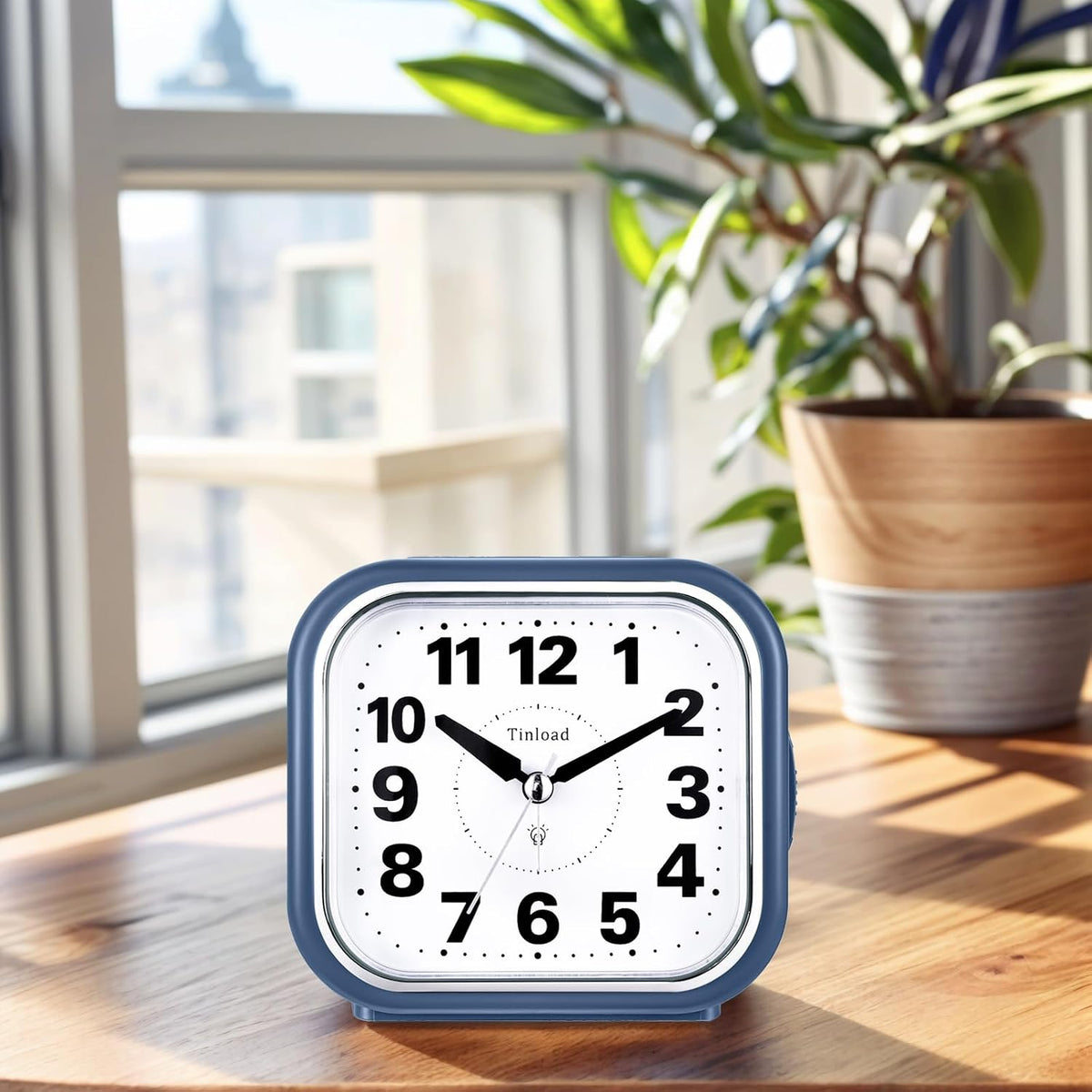 Tinload 4.3" No Ticking Analog Alarm Clock,Silent Readable for Seniors,Easy to Set,Gradual Rise Alarm,Big Numbers,On/Off Switch on Side,Gentle Wake,Snooze,Lighted on Demand,Battery Operated,Black