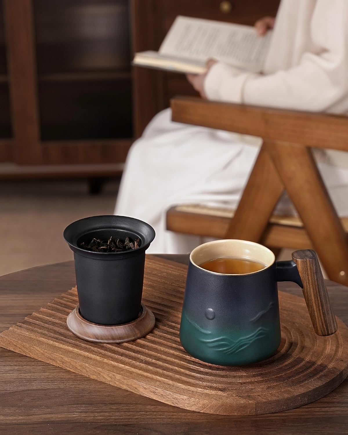 ZENS Tea Mug with Infuser and Lid for Loose Leaf Tea Steeper, 16.9oz Moss | Embossed Ceramic Tea Cup with Infuser for Herbal Tea Difussers, Tea Lovers Gifts, Nature Wood Handle