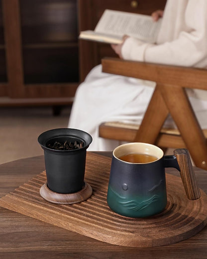 ZENS Tea Mug with Infuser and Lid for Loose Leaf Tea Steeper, 16.9oz Moss | Embossed Ceramic Tea Cup with Infuser for Herbal Tea Difussers, Tea Lovers Gifts, Nature Wood Handle