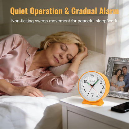 4.5 Inch Small Desk Clock Battery Analog Alarm Clock for Bedroom, Black
