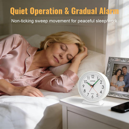 4.5 Inch Small Desk Clock Battery Analog Alarm Clock for Bedroom, Black