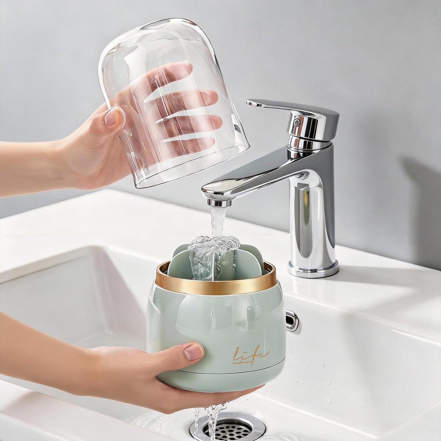 360 Rotating Toothbrush Holders for Bathrooms, 7-Slot Toothbrush Holder with Cover & Drainage, Bathroom Countertop Organizer for Electric Toothbrushes, Toothpaste & Makeup Brushes