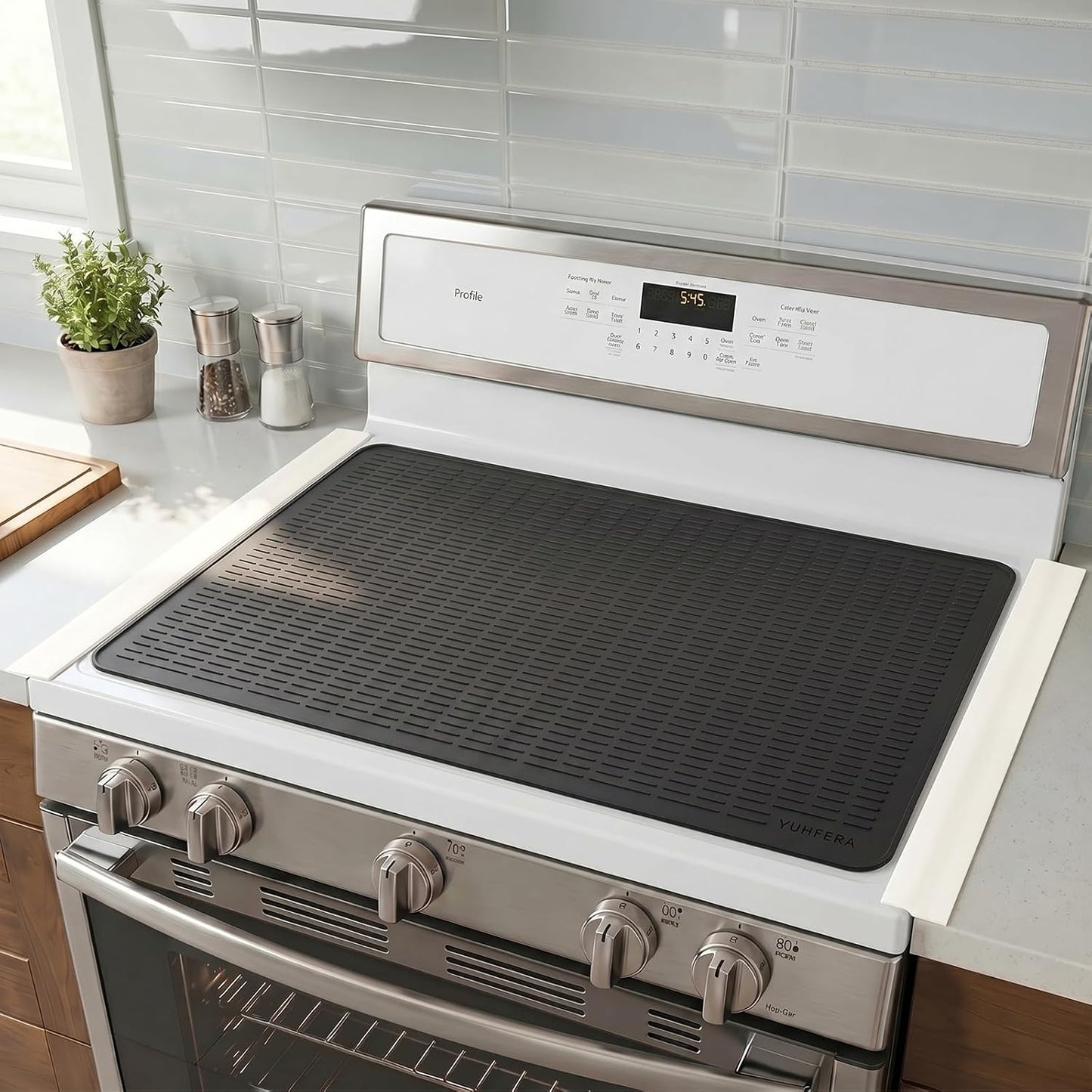 Silicone Stove Gap Covers with Stainless Steel, Oven Gap Filler Seals Gaps Between Stovetop and Counter, Stove Gap Guards Range Trim Kit, Easy to Clean Stove Gap Guard (Black 2 Pack,25")