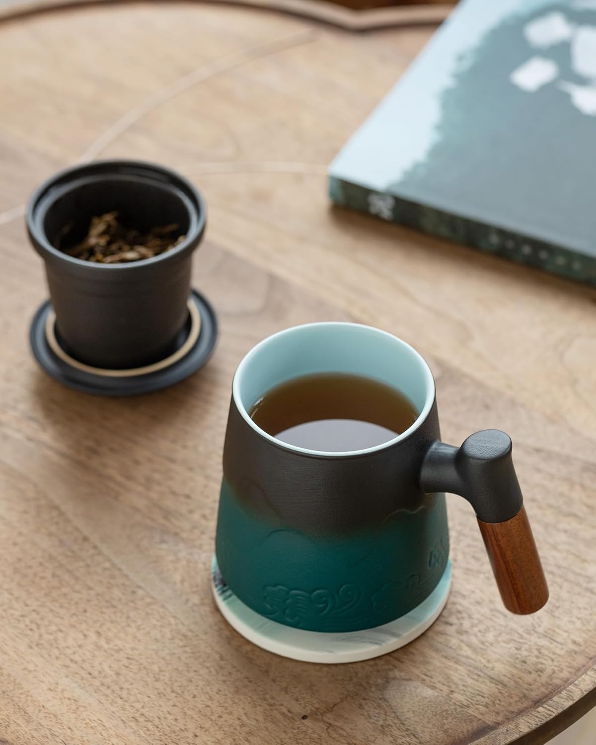 ZENS Tea Cup with Infuser and Lid & Coaster for Tea Steeper, 15oz Blue | Embossed Ceramic Tea Infuser Mug for Loose Leaf Tea Difussers, Tea Lovers Gifts, Nature Wood Handle