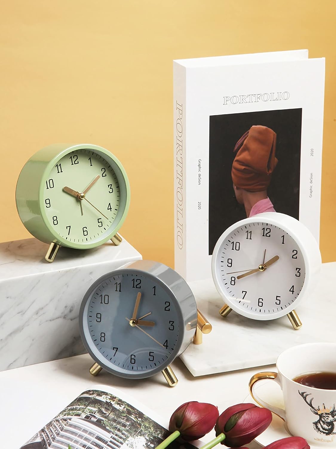 SHISEDECO Small Analog Alarm Clock, Battery Operated Desk Clock, White