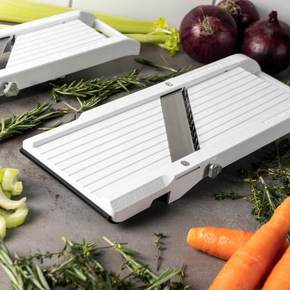 Benriner Mandoline Jumbo Slicer, Japanese Stainless Steel Blade, Beige