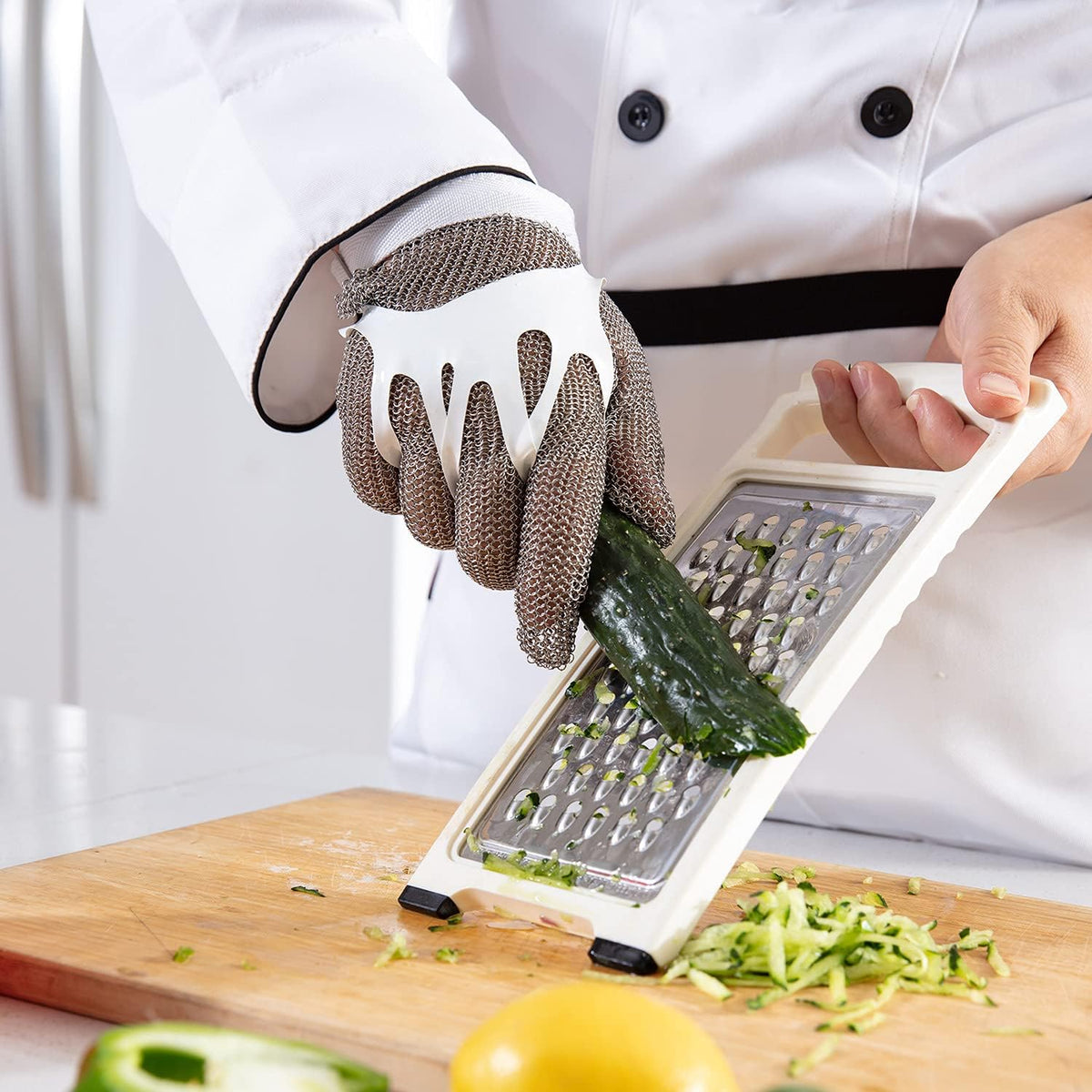 Dowellife Chainmail Glove, Cut Resistant Food Grade, Stainless Steel Mesh Metal Knife Cutting Glove for Butcher, Oyster Shucking Kitchen Mandoline Chef Slicing Fish Fillet (Medium)