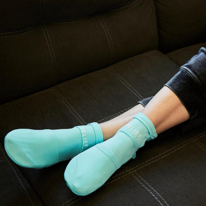 Relief Genius Cold Therapy Socks with Reusable Gel ice Packs - Achieve Relief from Sprains, Muscle Pain, Bruises, Swelling, Edema, Chemotherapy, Arthritis, Post Partum Foot (Black, Large)