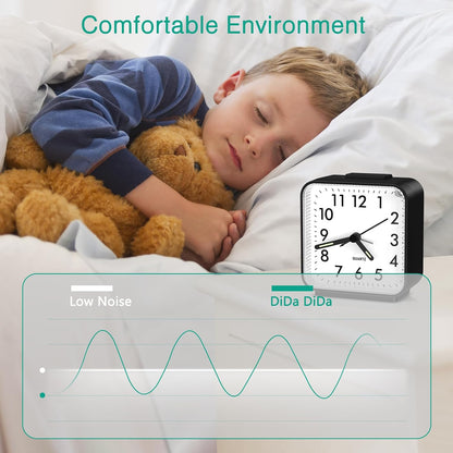 ORIA Analog Alarm Clock, Battery Operated Analog Travel Clock, Small Bedside Clock with Night Light, Snooze, Gradual Rise Alarm, for Bedroom, Office, Travel