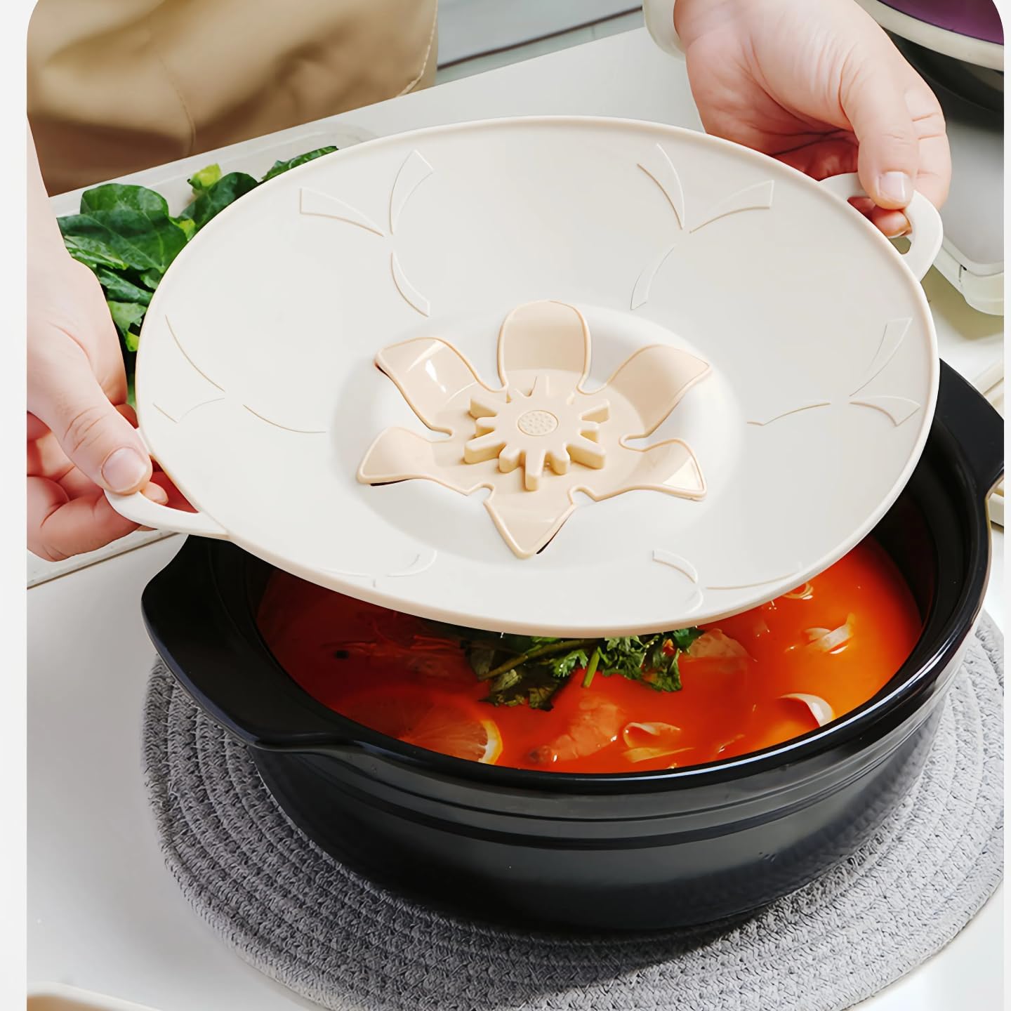 Reusable Silicone Spill Stopper Lid – Boil-Over Safeguard for Pots & Saucepans, Universal Anti-Overflow Cover for Soup, Pasta, Chai, Tea & Milk, Multi-Function Tool, BPA-Free, Heat Resistant